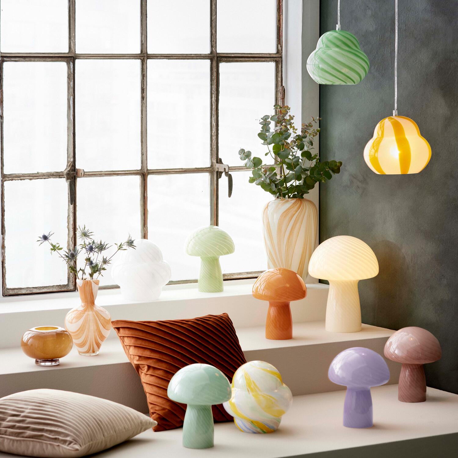 Vase med brede striber, amber/hvid - H32,5 cm.